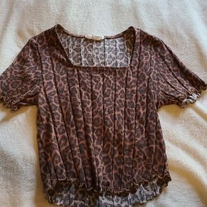 Cropped leopard top